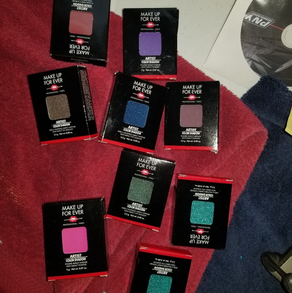 Makeup forever single shadow